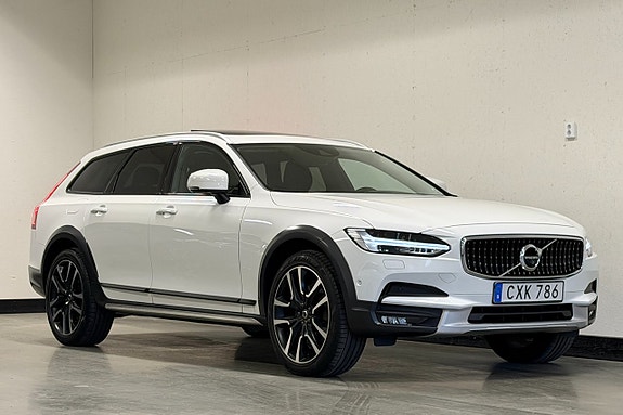 Volvo V90 Cross Country 4 of 5