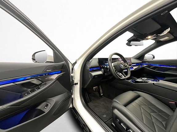 BMW i5 13 of 30