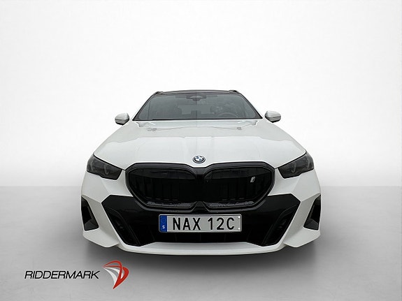 BMW i5 3 of 5