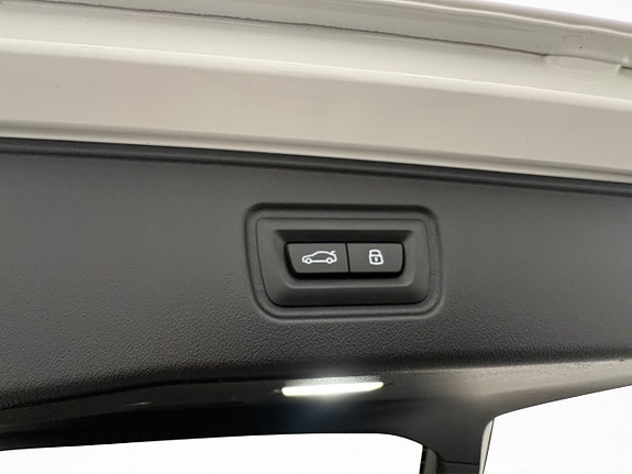 BMW i5 12 of 30