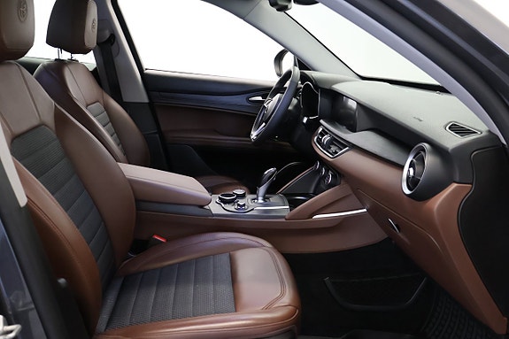 Alfa Romeo Stelvio 8 of 20
