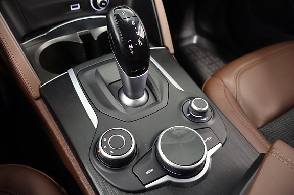 Alfa Romeo Stelvio 16 of 20