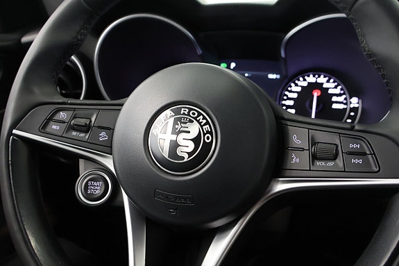 Alfa Romeo Stelvio 15 of 20
