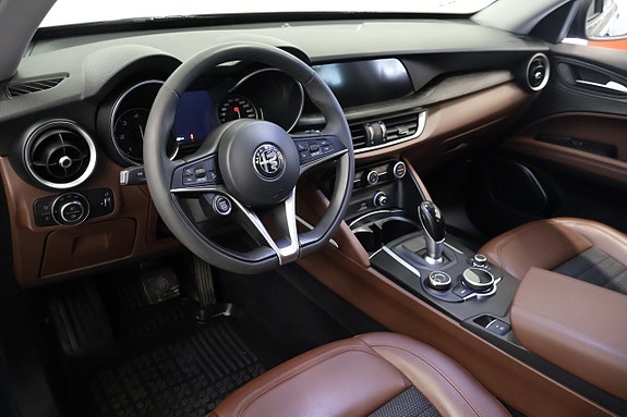 Alfa Romeo Stelvio 5 of 5
