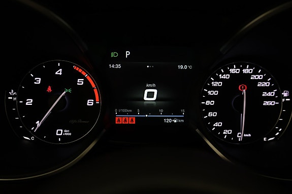 Alfa Romeo Stelvio 12 of 20
