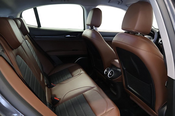 Alfa Romeo Stelvio 10 of 20