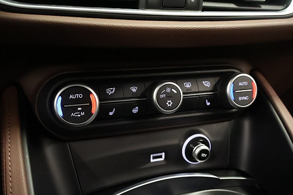 Alfa Romeo Stelvio 17 of 20