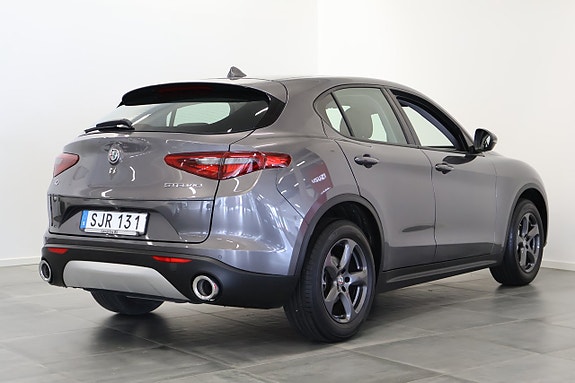 Alfa Romeo Stelvio 3 of 5