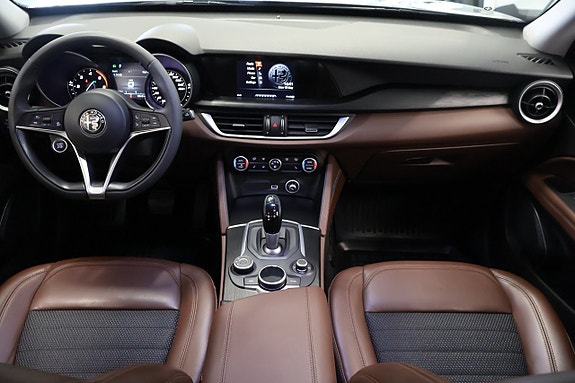 Alfa Romeo Stelvio 11 of 20