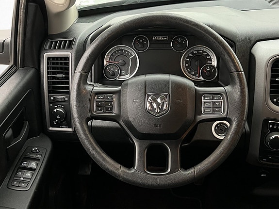 Dodge RAM 1500 13 of 30