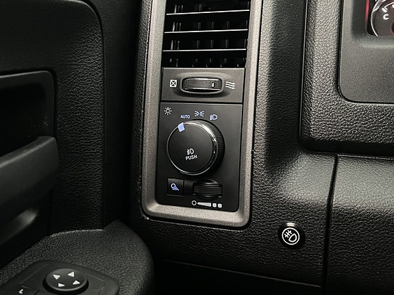 Dodge RAM 1500 26 of 30