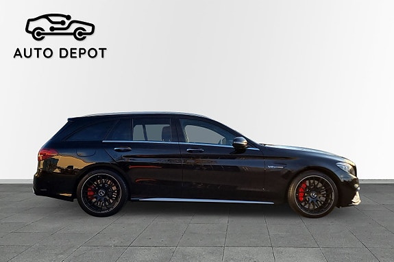 Mercedes-Benz C63 3 of 5