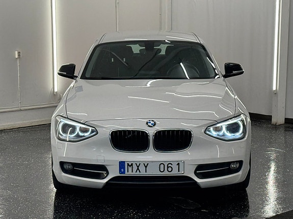 BMW 118d 2 of 5