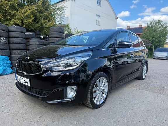 Kia Carens 2 of 5