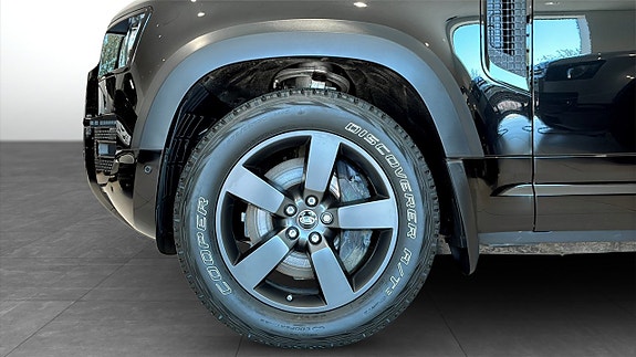 Land Rover Defender 110 9 of 9