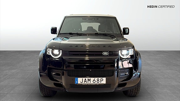 Land Rover Defender 110 8 of 9