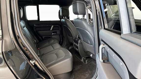 Land Rover Defender 110 5 of 5
