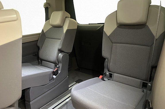 Volkswagen Multivan 29 of 29