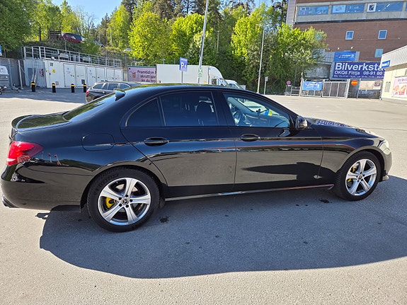 Mercedes-Benz E220 d 2 of 5