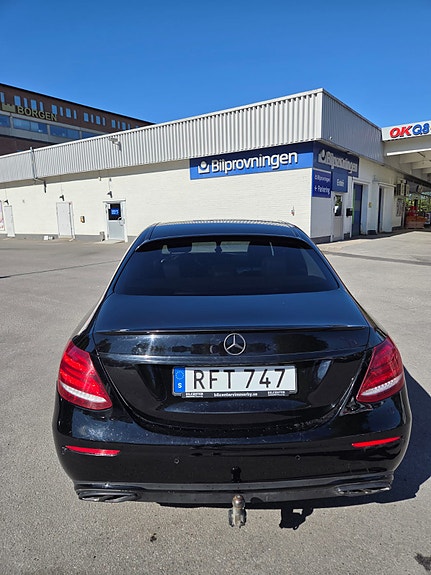 Mercedes-Benz E220 d 3 of 5