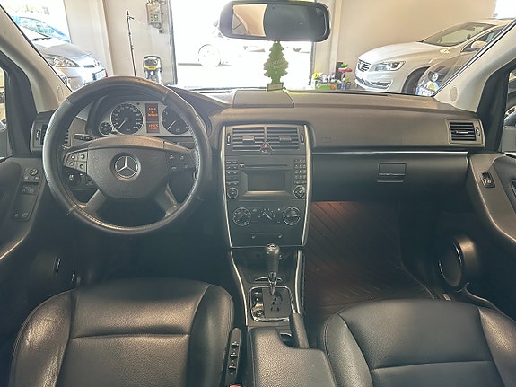 Mercedes-Benz B180 5 of 5