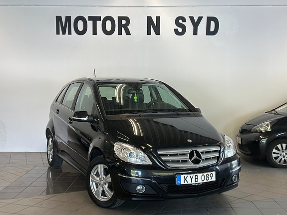 Mercedes-Benz B180 2 of 5
