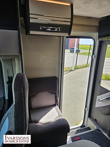 Roller Team Kronos 284 TL / Enkelsängar / Taksäng / Automat / El-stödben 9 of 23