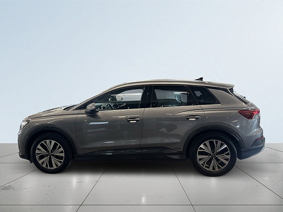 Audi Q4 e-tron 4 of 5