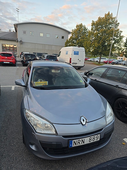 Renault Megane III 3 of 5