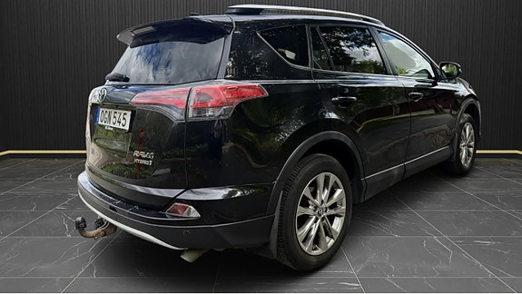 Toyota RAV4 4 of 5