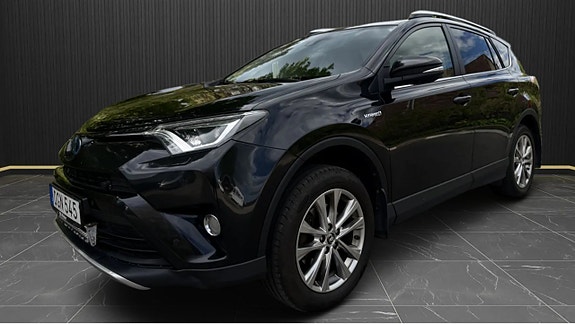 Toyota RAV4 2 of 5
