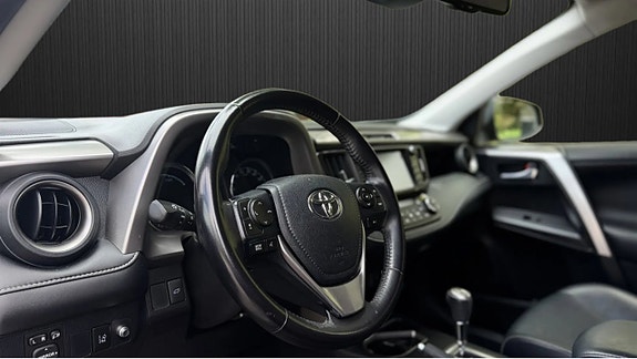 Toyota RAV4 5 of 5