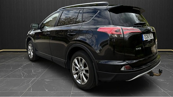 Toyota RAV4 3 of 5