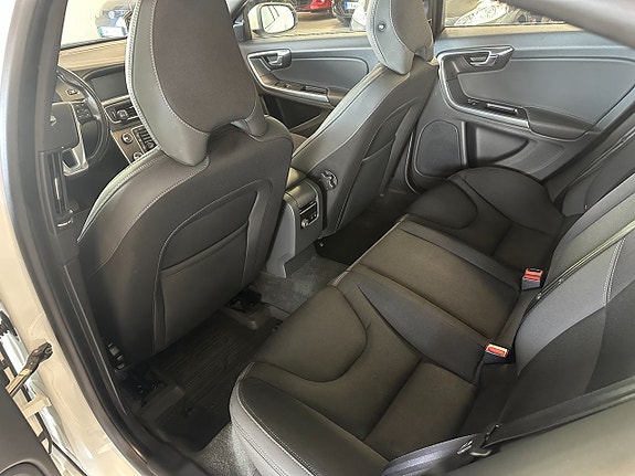 Volvo S60 11 of 16