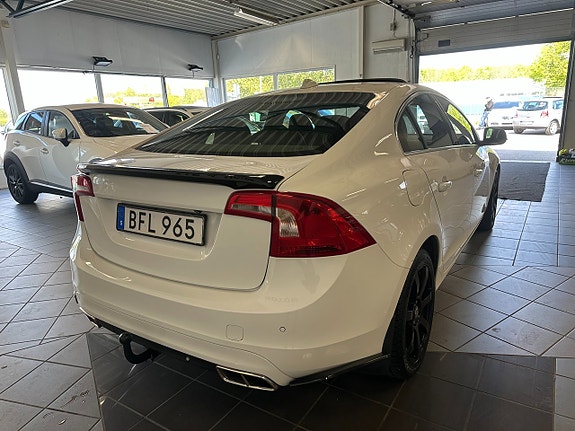 Volvo S60 7 of 16