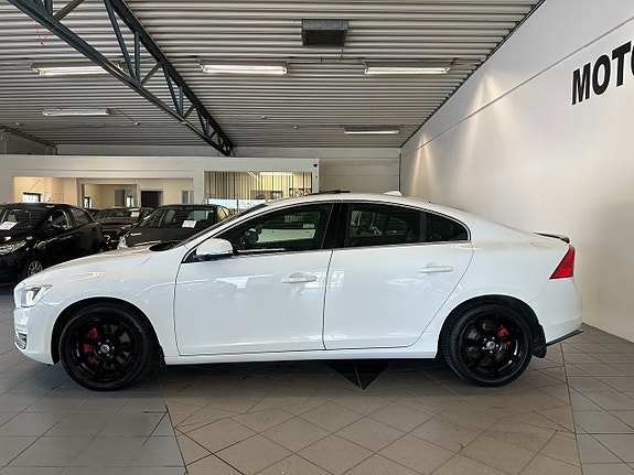 Volvo S60 4 of 5