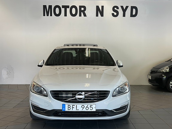 Volvo S60 3 of 5