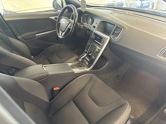 Volvo S60 10 of 16