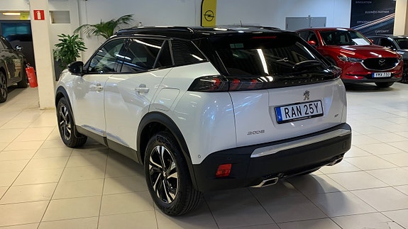 Peugeot 2008 2 of 5