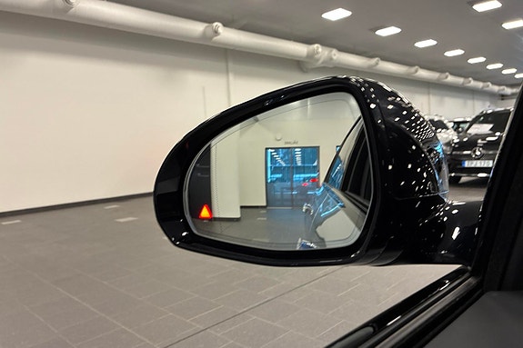 Mercedes-Benz E300 de 18 of 25