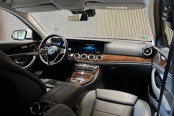 Mercedes-Benz E300 de 6 of 11