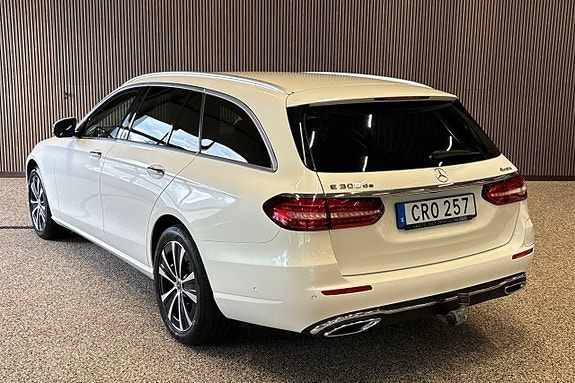 Mercedes-Benz E300 de 3 of 11