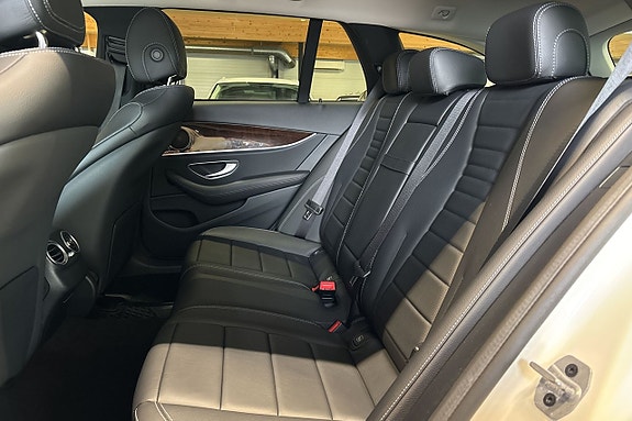 Mercedes-Benz E300 de 7 of 11