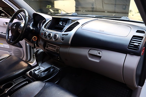 Mitsubishi L200 14 of 25