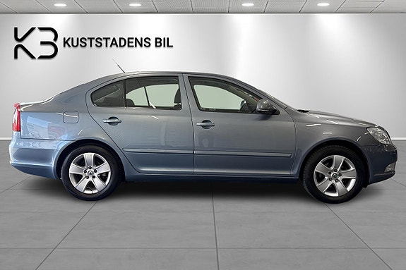 Skoda Octavia 2 of 5
