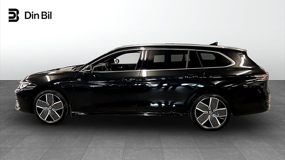 Volkswagen Passat 2 of 14