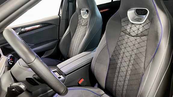 Volkswagen Passat 8 of 14