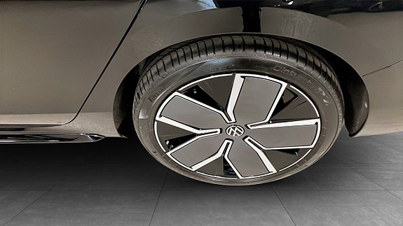 Volkswagen Passat 6 of 14