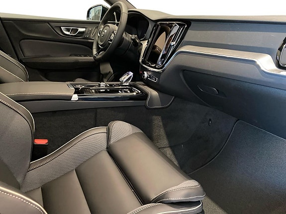 Volvo V60 4 of 14