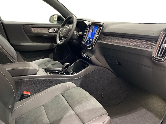 Volvo EX40 4 of 5